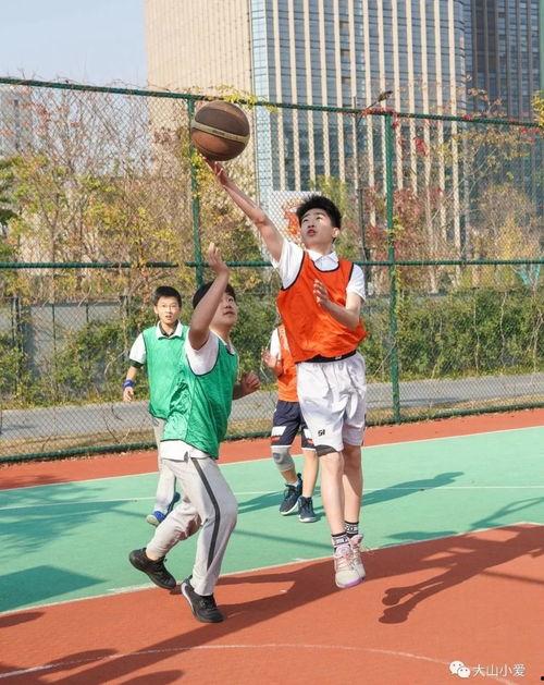 吃瓜打篮球女孩,篮球女孩的吃瓜日常