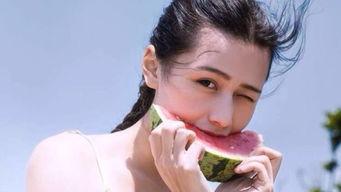 梦见吃瓜文案女孩  第3张