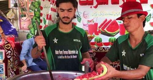 卖呆吃瓜看热闹  第2张