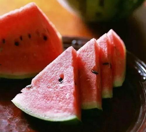 吃瓜湿气大吗,吃瓜也能湿气重?揭秘夏日消暑美食的养生之道 第2张 吃瓜湿气大吗,吃瓜也能湿气重?揭秘夏日消暑美食的养生之道 第2张