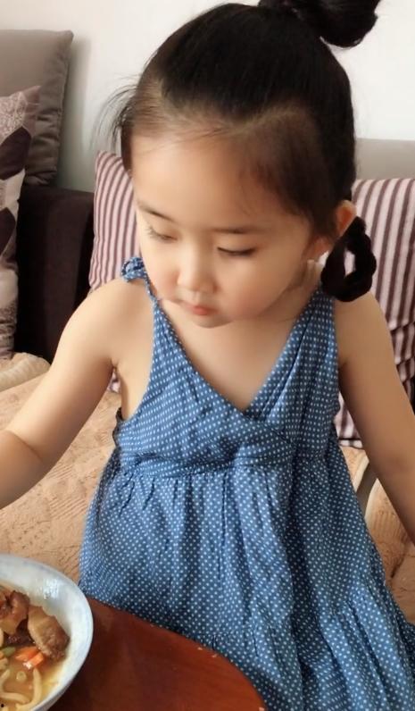 吃瓜瞳瞳崽,揭秘娱乐圈的幕后故事